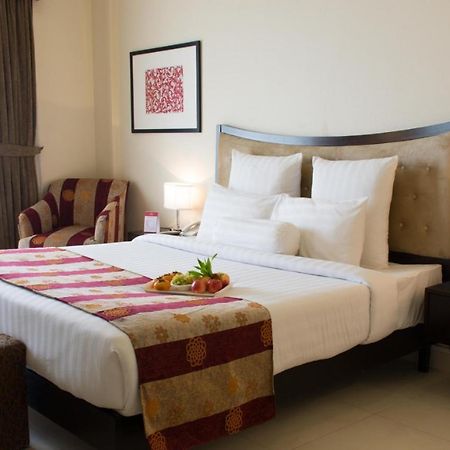Hotel Ramada By Wyndham Karachi Creek Exterior foto