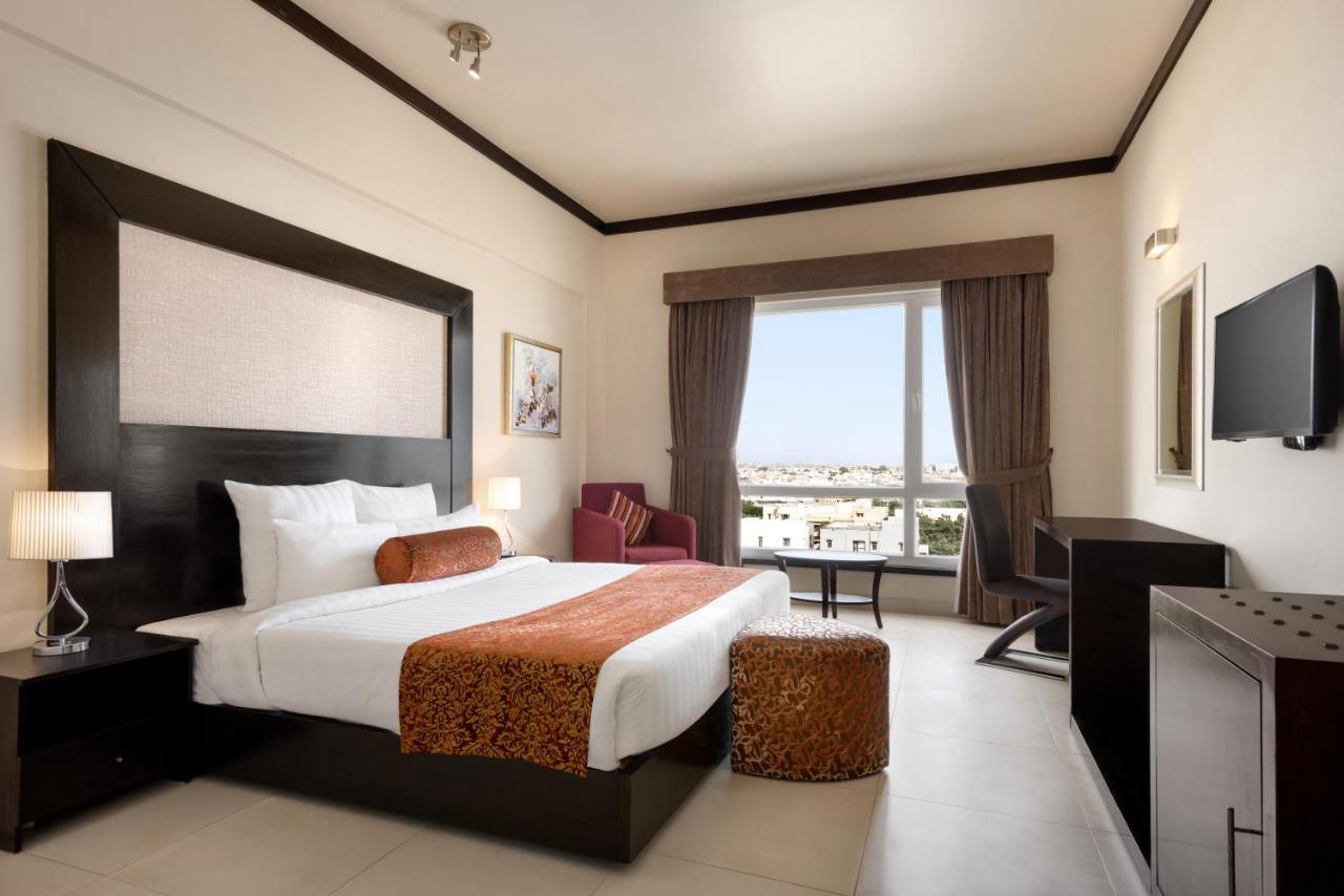 Hotel Ramada By Wyndham Karachi Creek Exterior foto