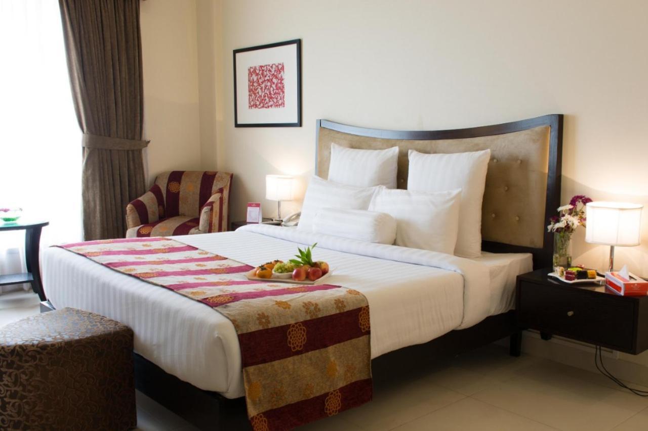 Hotel Ramada By Wyndham Karachi Creek Exterior foto
