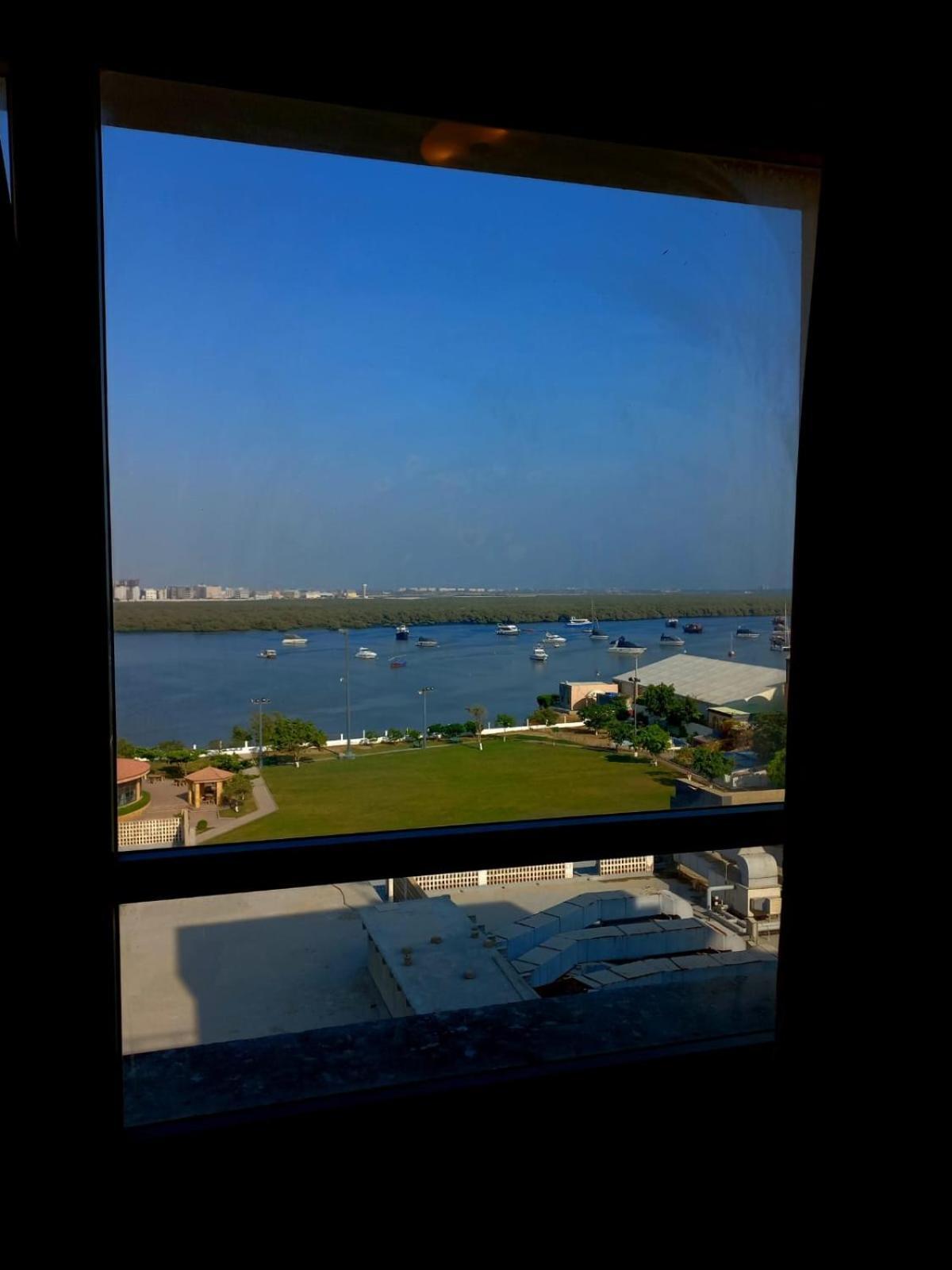 Hotel Ramada By Wyndham Karachi Creek Exterior foto