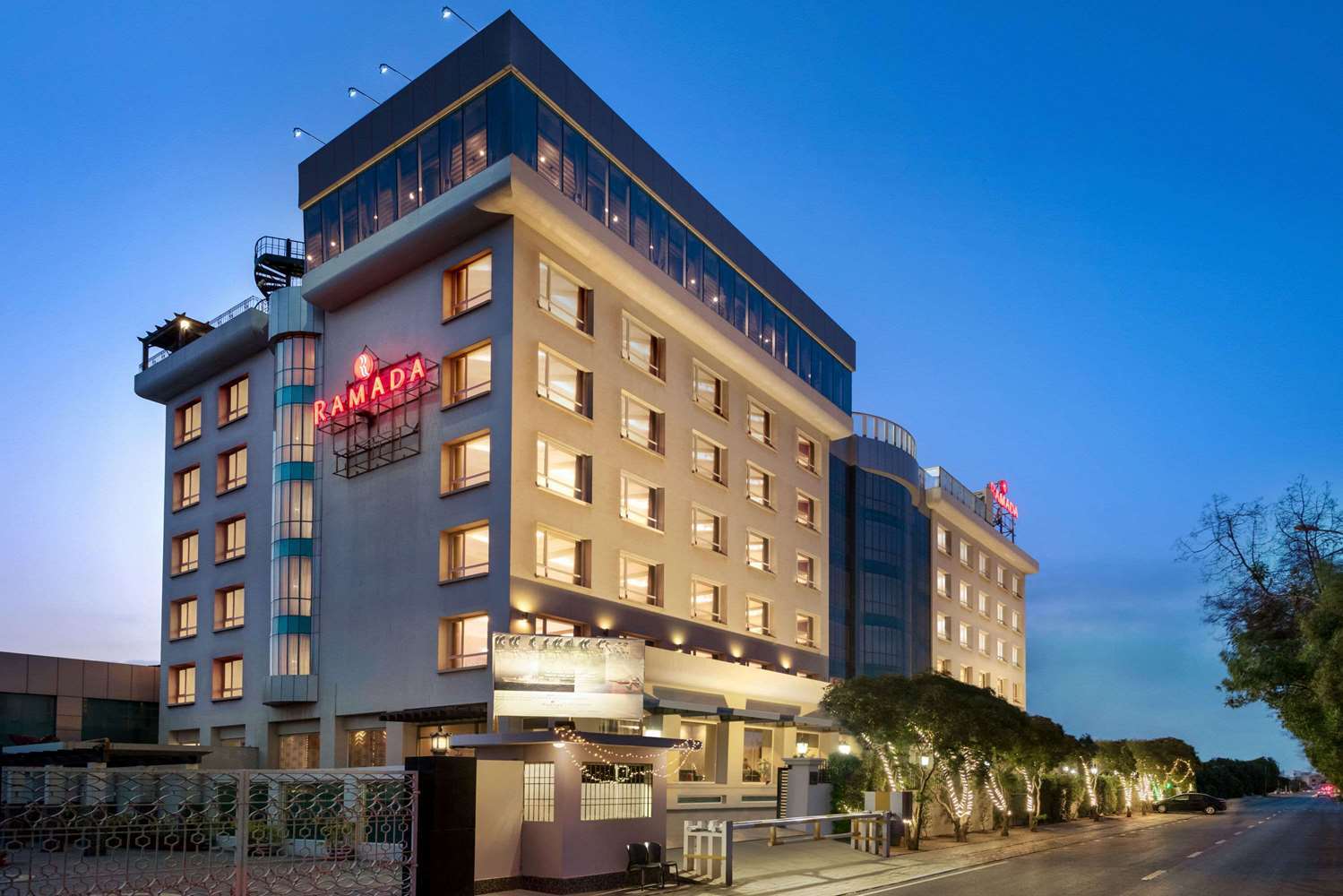 Hotel Ramada By Wyndham Karachi Creek Exterior foto