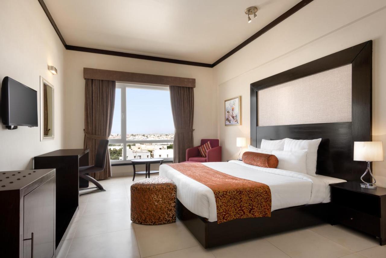 Hotel Ramada By Wyndham Karachi Creek Exterior foto